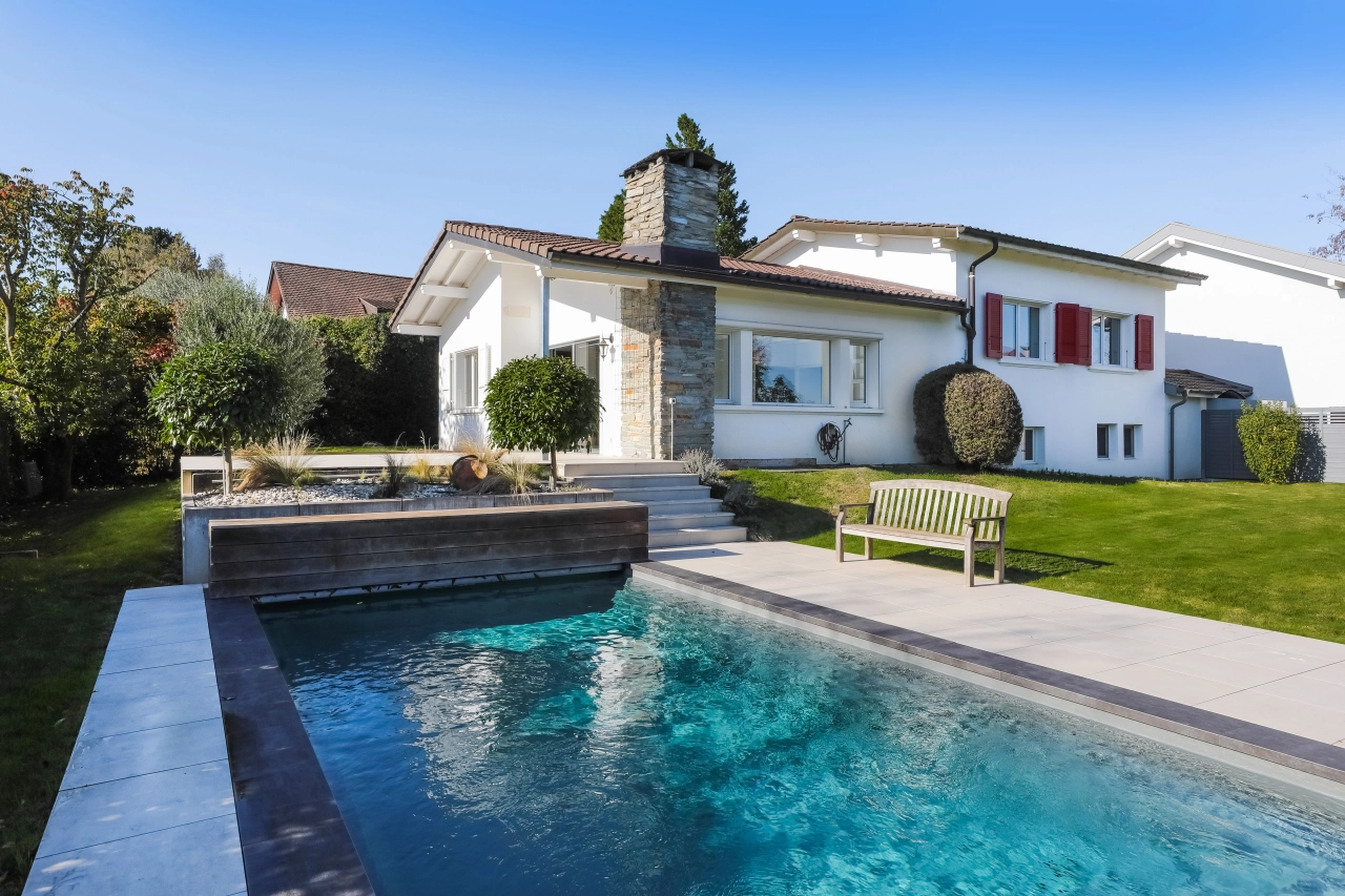 Ravissante villa avec piscine, proche de la gare de Coppet.