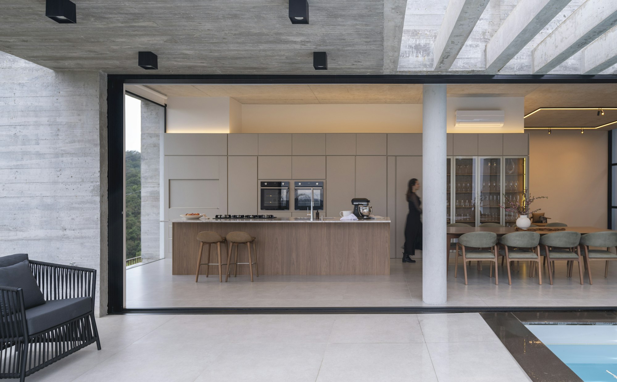 Villa d’architecte, cuisine ouverte sur les volumes