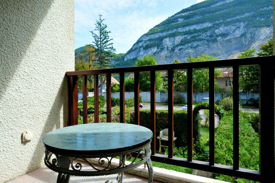 À louer – Bel appartement de 4 pièces avec 2 balcons à Veyrier