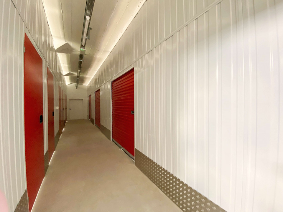 Box de rangement à louer - Accès avec monte charge