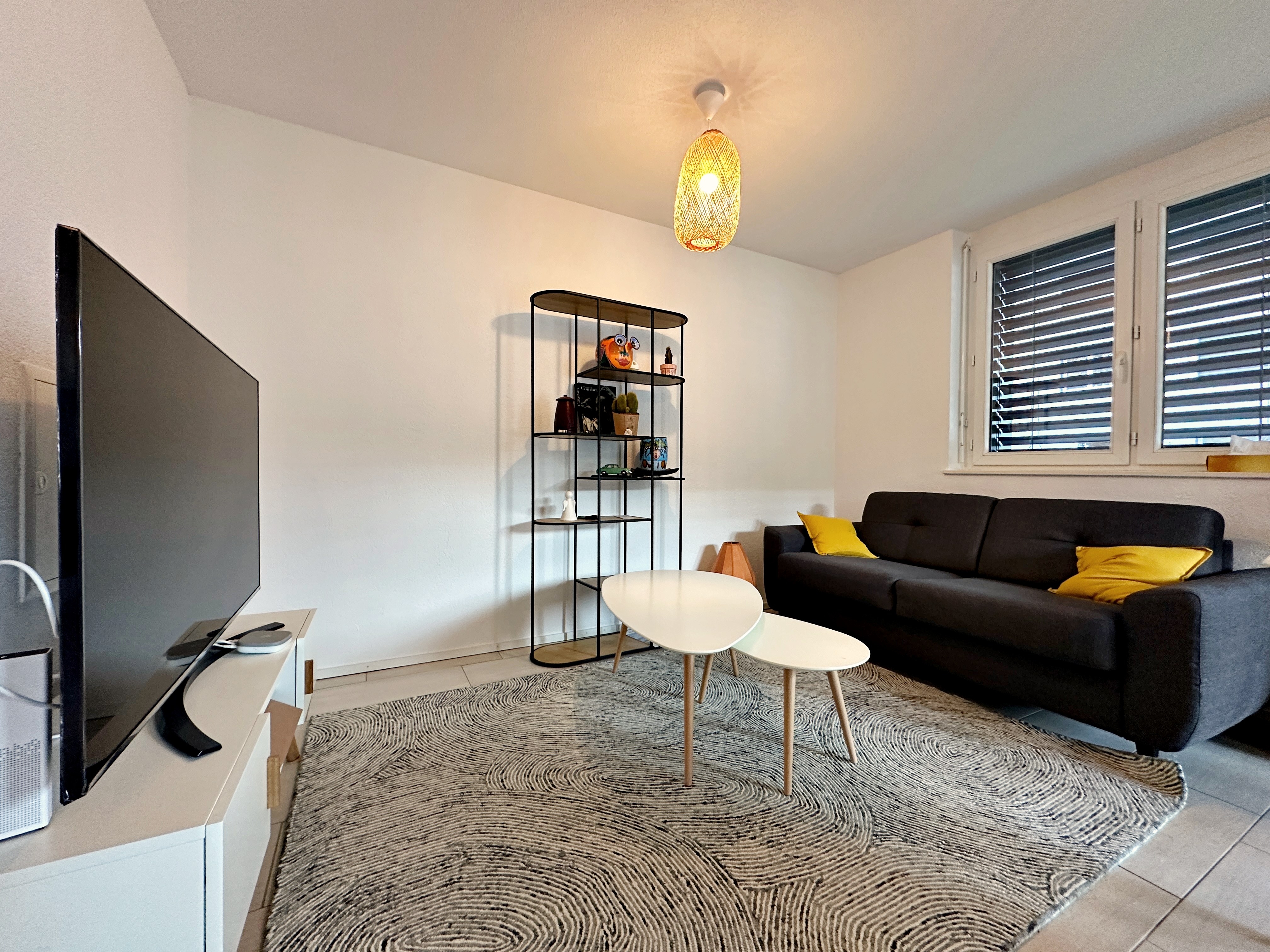 Joli studio meublé - Terrasse - 100m de la gare