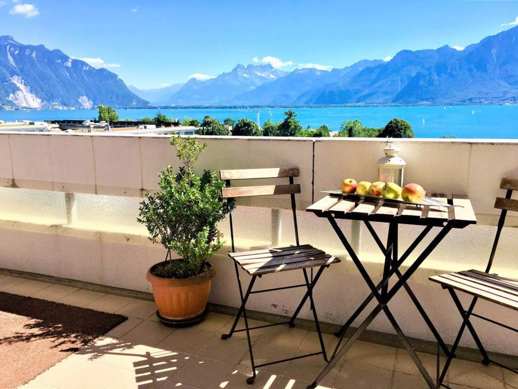 Magnifique meublé courte durée 3,5p // 2 chambres // Balcon vue lac