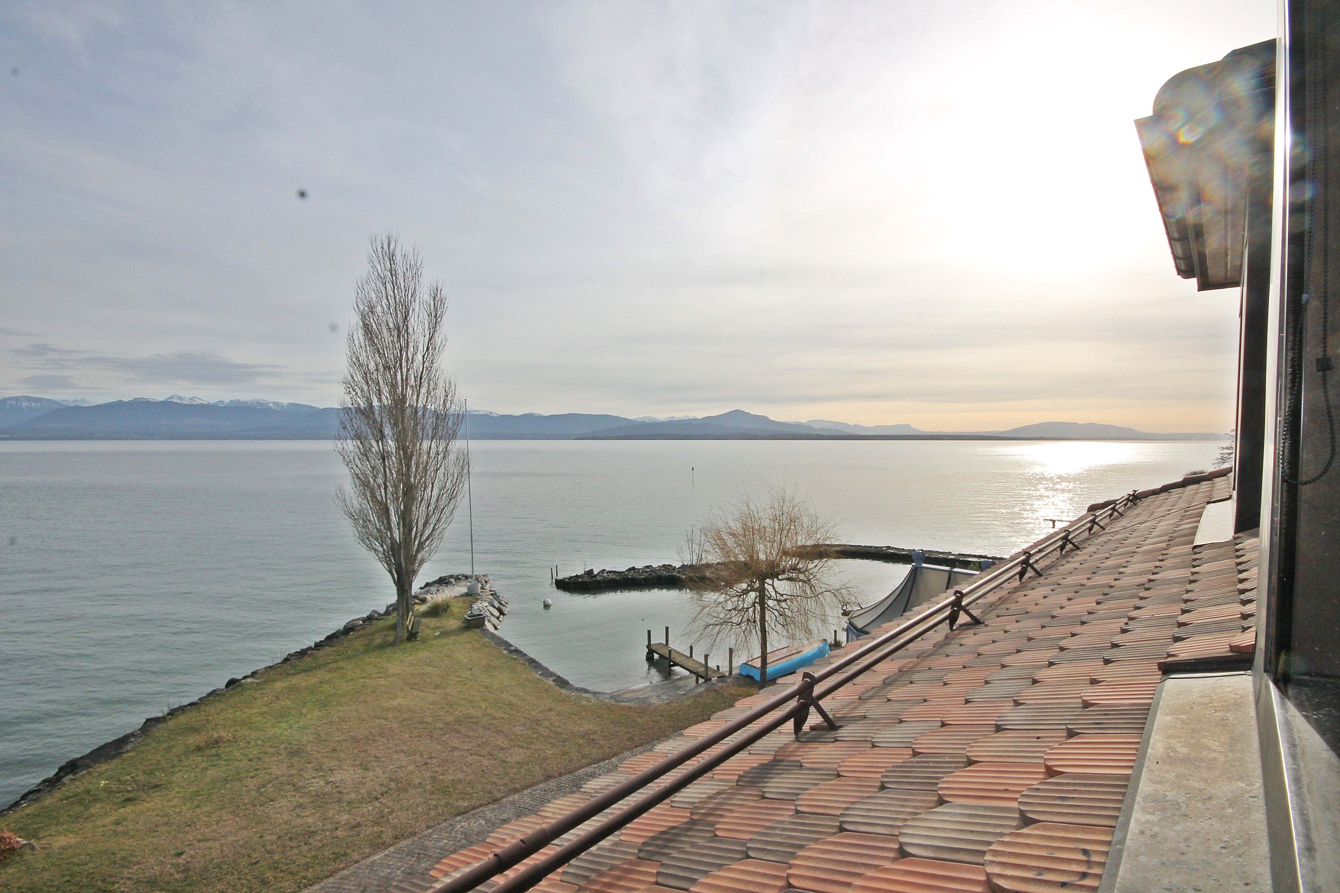 Superbe studio MEUBLE - COURTE DUREE / Vue lac - Jardin - Piscine