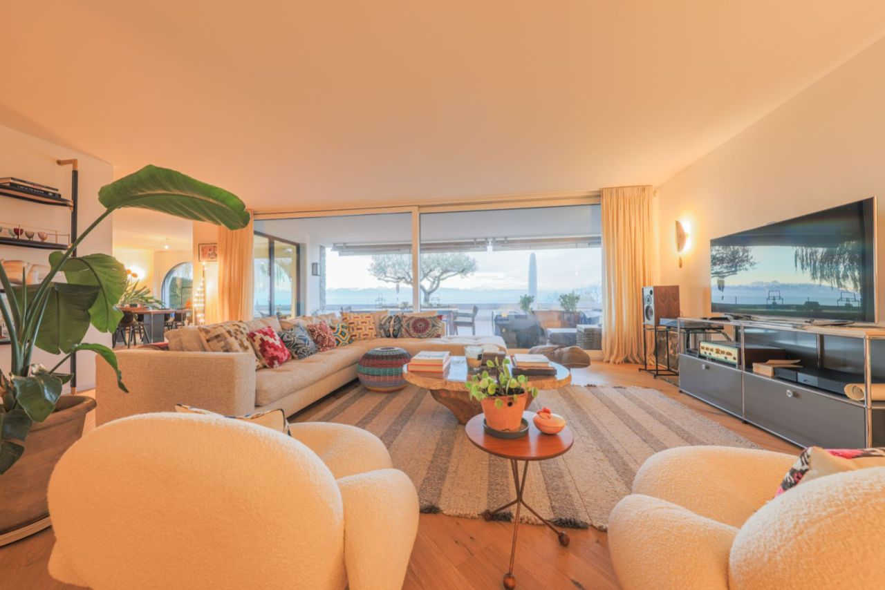 Magnifique appartement meublé de 2 chambres à proximité de Nyon et Gland — Foto 1 von 20
