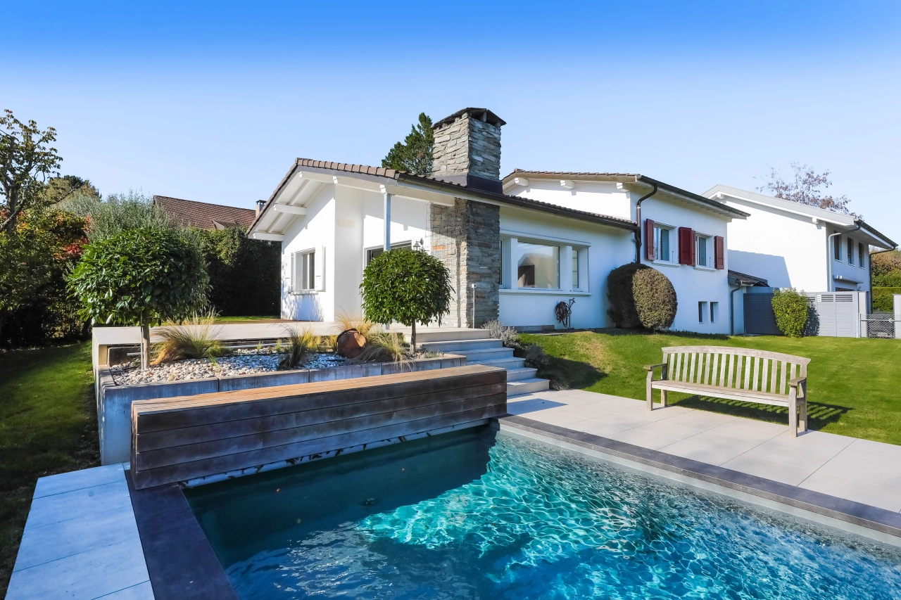 Ravissante villa avec piscine, proche de la gare de Coppet.