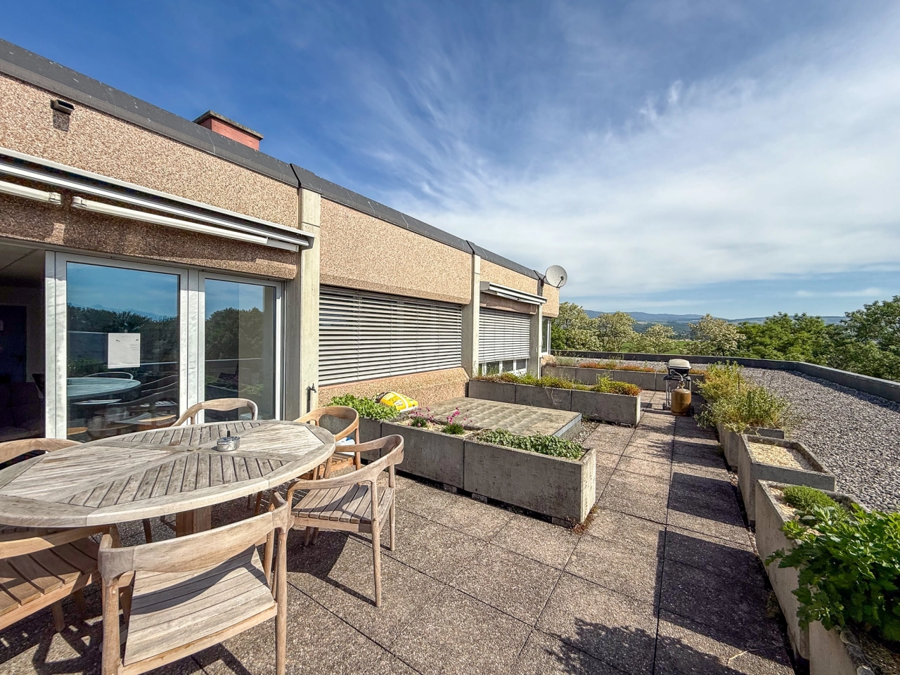 3 premiers loyers offerts - Grands bureaux à Nyon - Belle terrasse - Vue sur le lac