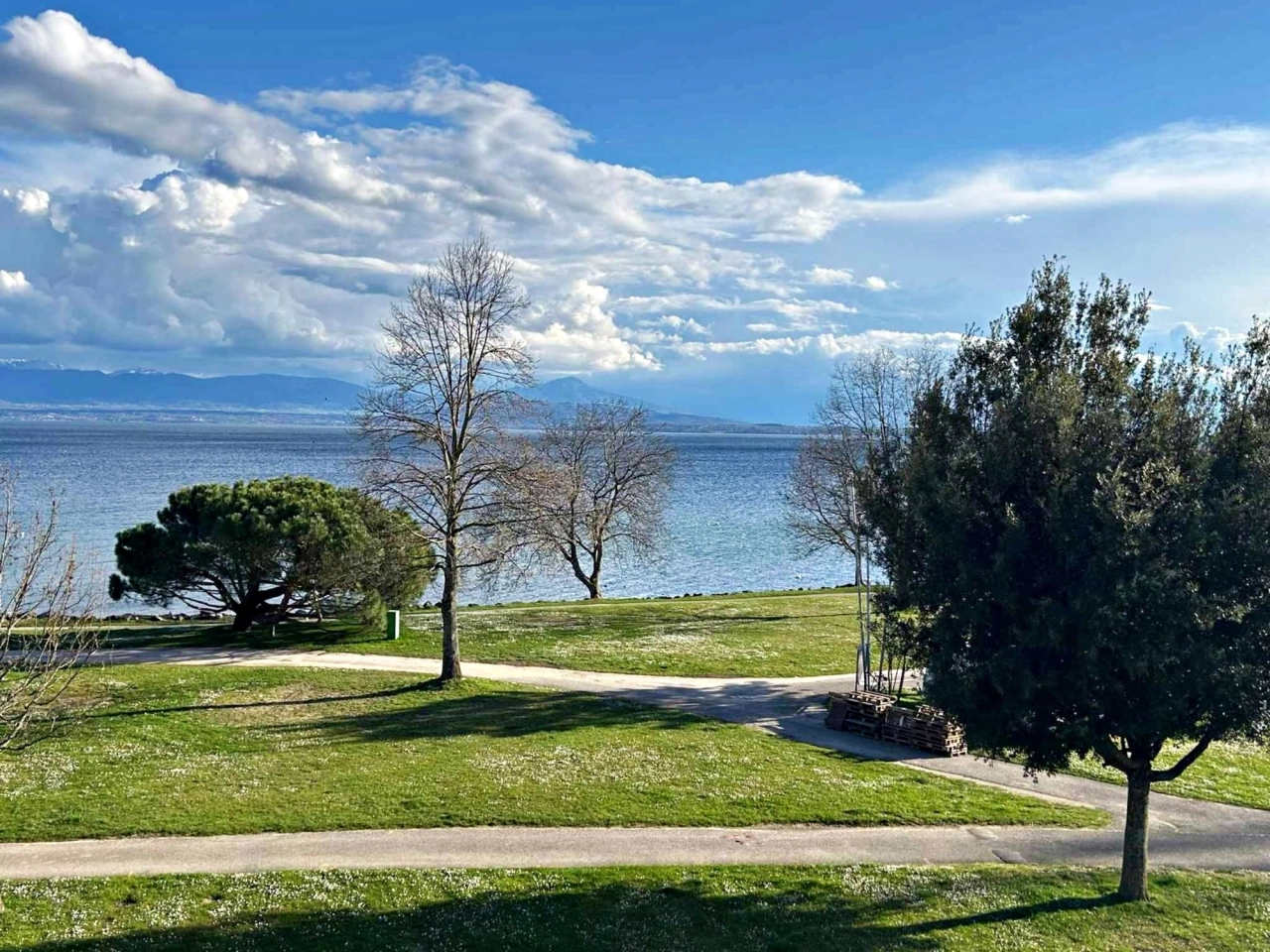 Splendide 3.5p de standing neuf avec vue imprenable sur le lac