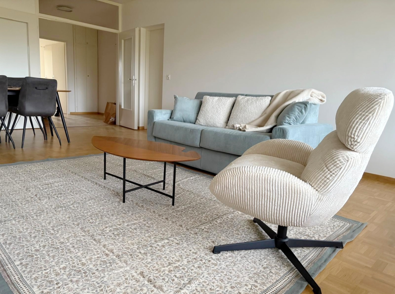 Bel appartement meublé de 2.5p aux Eaux-Vives