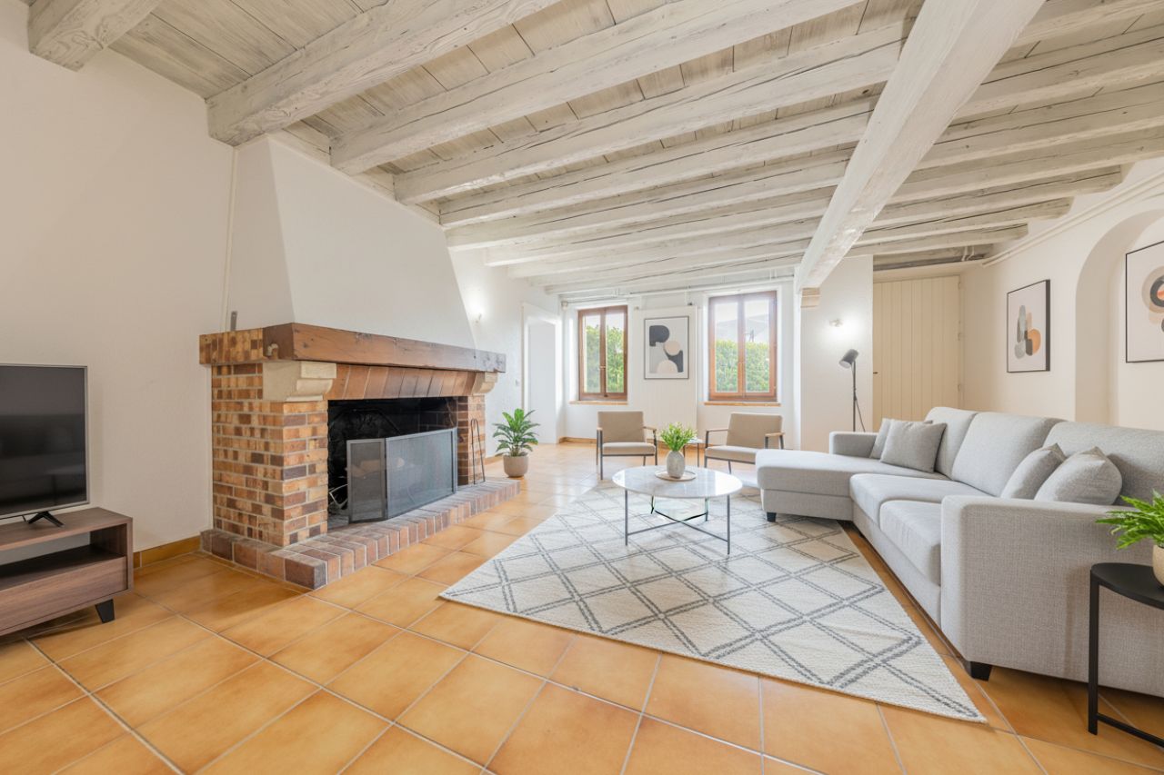 À louer – Magnifique maison de village de 7.5 pièces – 260 m² – Piscine chauffée – Trélex (Nyon) — Foto 1 von 12