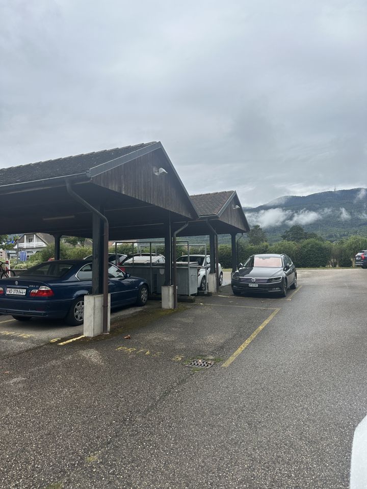 Place de parking extérieure à Chéserex — Foto 1 von 1