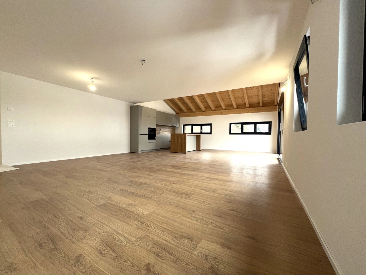 Magnifique appartement neuf de 4.5P / 3CHB / 1 Balcon / 2 places de parc