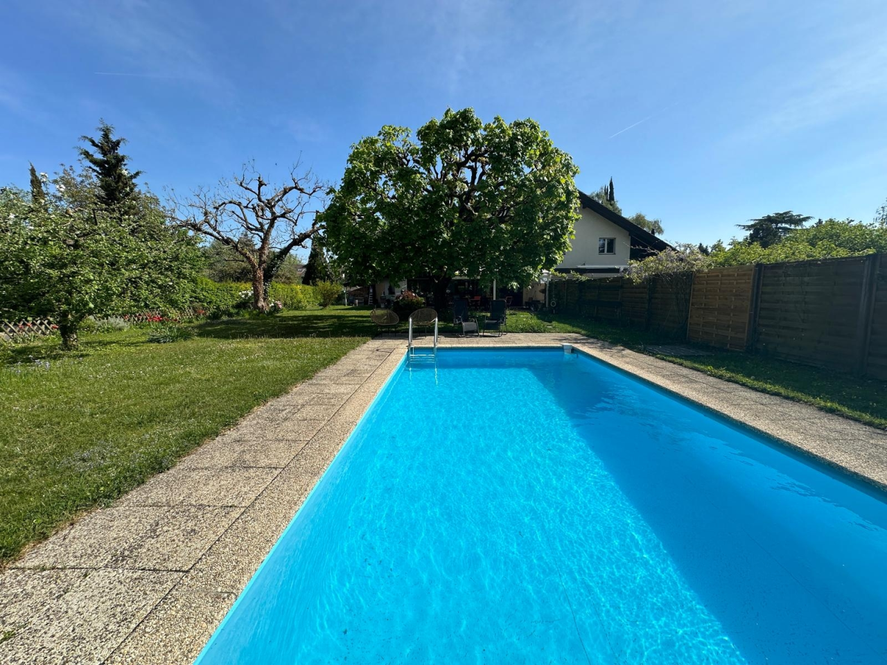 Belle maison meublée 6mois / 5 chambres / jardin et piscine