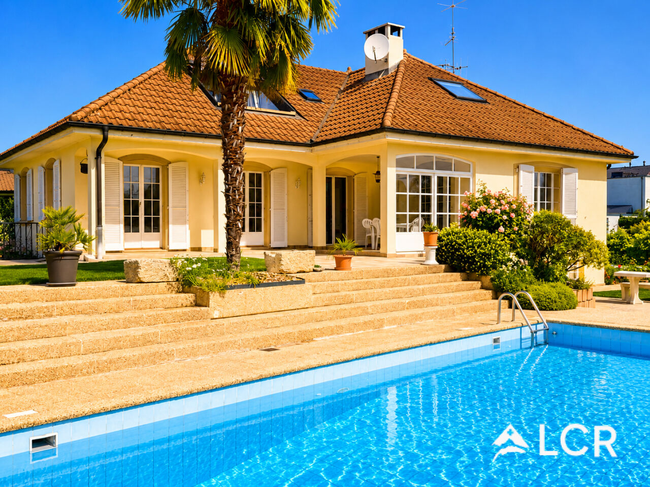 Magnifique maison familiale 8,5p / Jardin avec piscine et appartement indépendant — Foto 1 von 14
