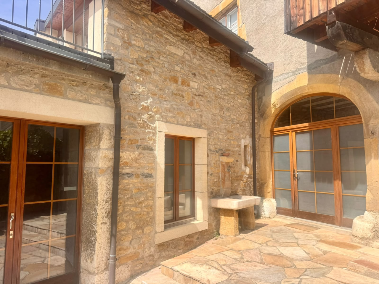 À louer – Appartement de 3.5 pièces avec terrasse dans une bâtisse de caractère à Corcelles (NE)